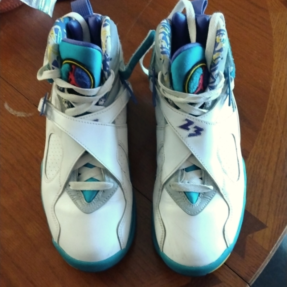 Jordan women sz 8